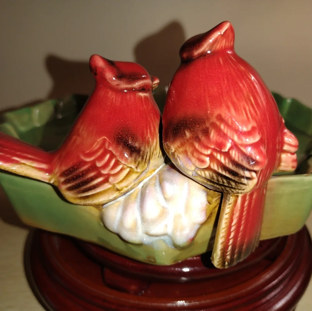 Vintage Art Pottery Green Maple Leaf w/Perched Cardinal Pair